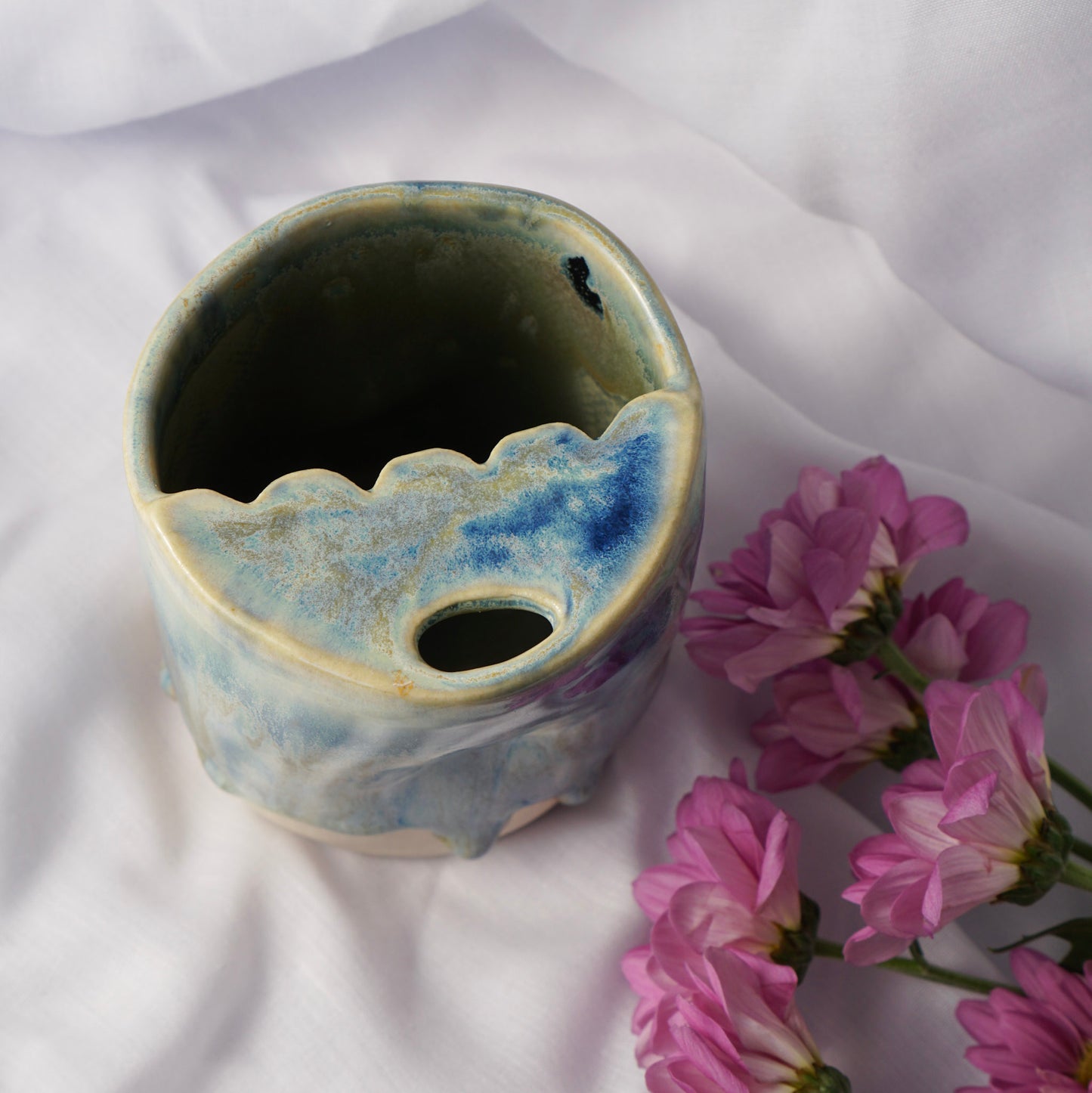 Grand travel mug en céramique avec émail bleu et vert, fait au Québec Grenadine